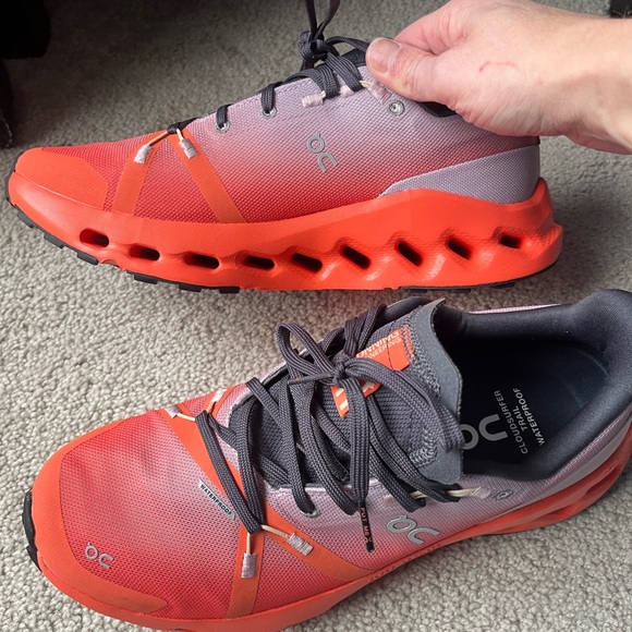 NWT On Cloud surfer trainers with laces - Picture 10 of 12